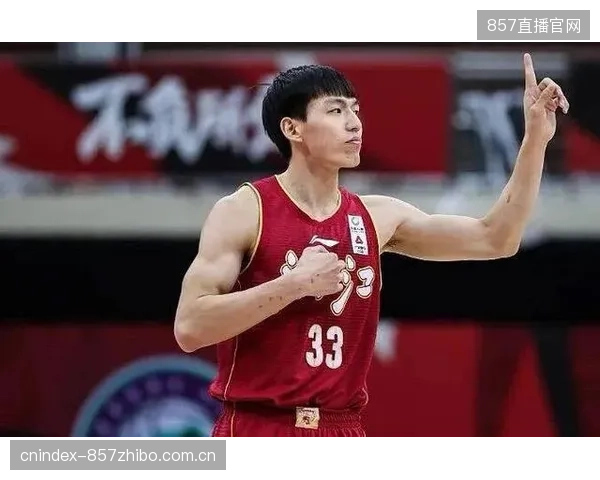 吴前赛季数据全面下滑，顶薪合同到期后面临降薪或接受老将合同的抉择。